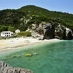 House Milopotamu
